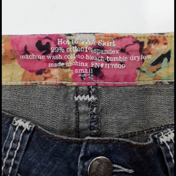 Hot to trot jean skirt size small - Picture 2 of 10